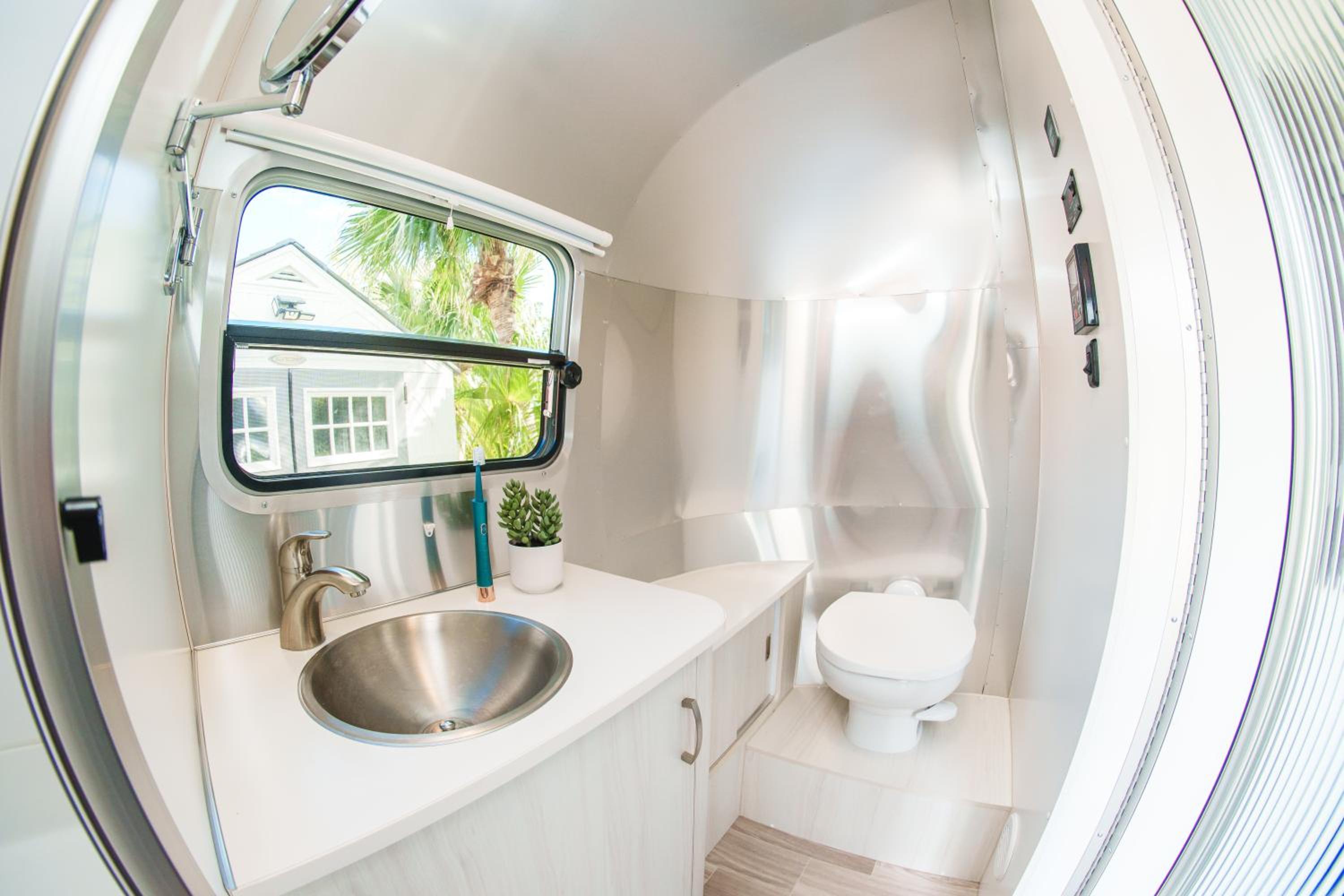 Off Grid RV Bermuda