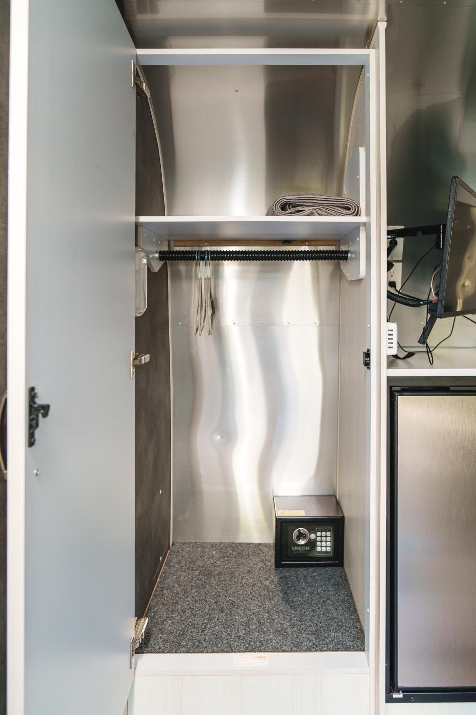 Off Grid RV Bermuda
