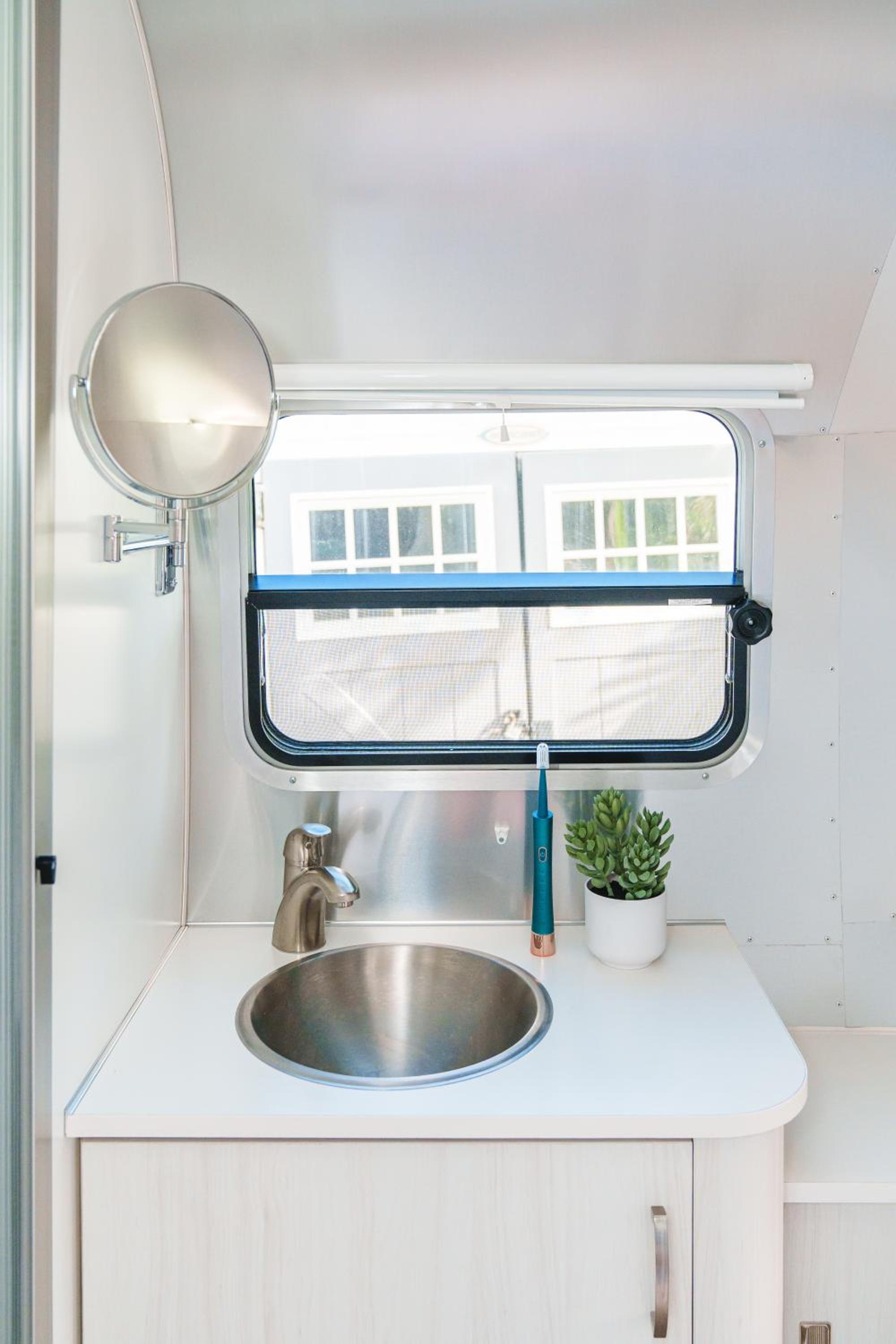 Off Grid RV Bermuda