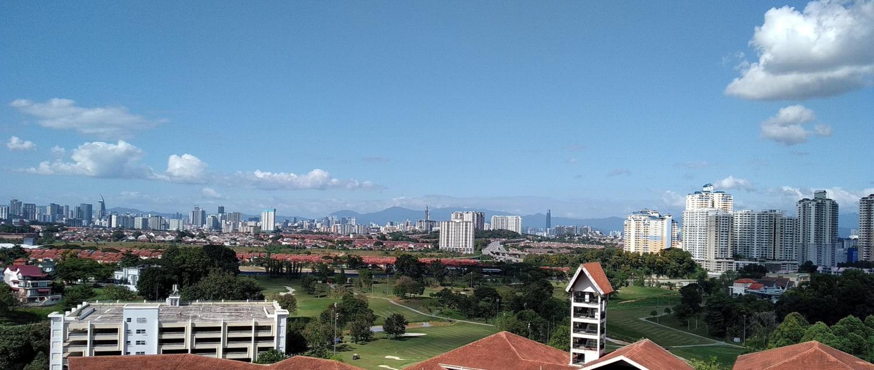 RESORT HOME WITH GOLF AND KLCC CITY VIEW NEAR TO BUKIT JALIL STADIUM & AXIATA ARENA