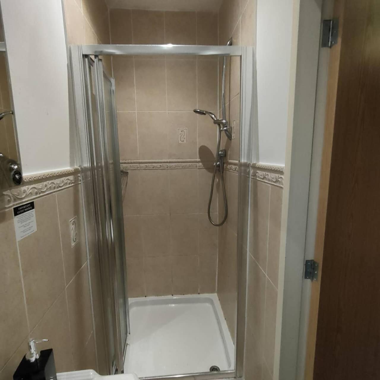THE AMBLESIDE APARTMENTS - Self catering with private kitchen - Best for Location view 5