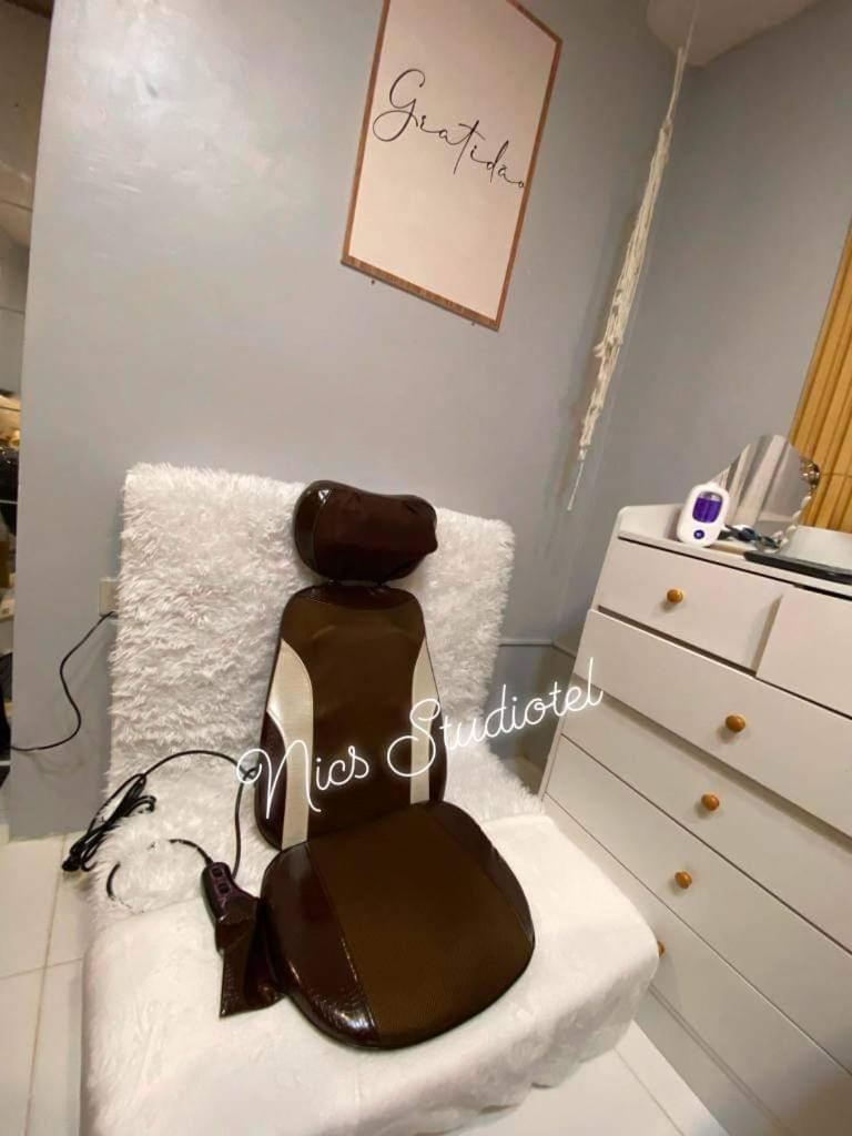 Nics Studiotel - Massage chair view 2