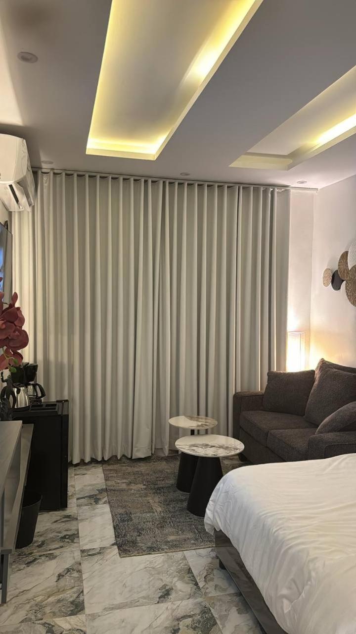 Smart Entry & Studio