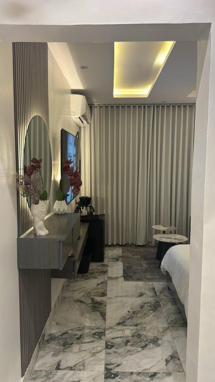 Smart Entry & Studio