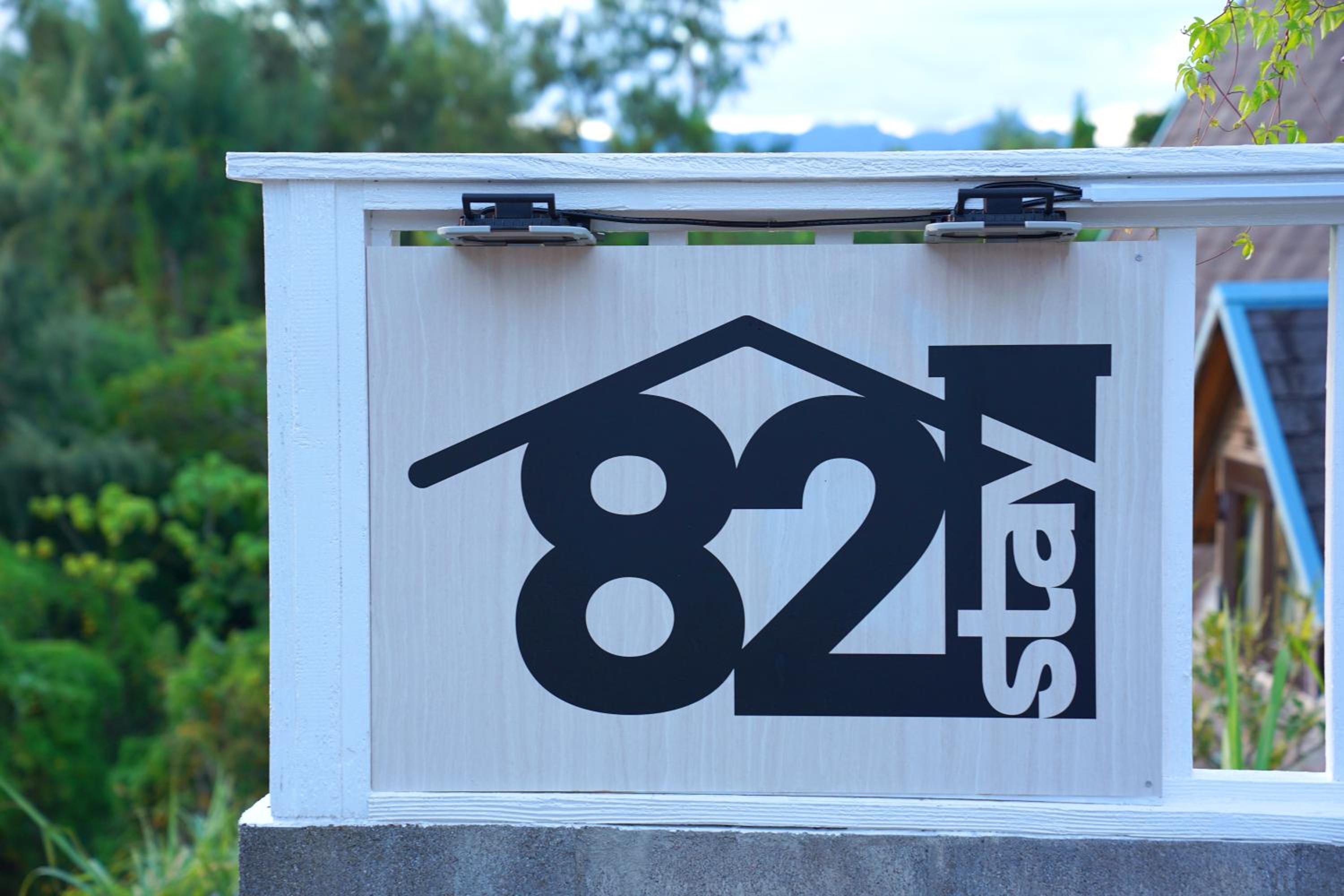82Stay ビーチ徒歩5分 木の香りと開放感に癒される恩納村の隠れ家ログハウス view 2