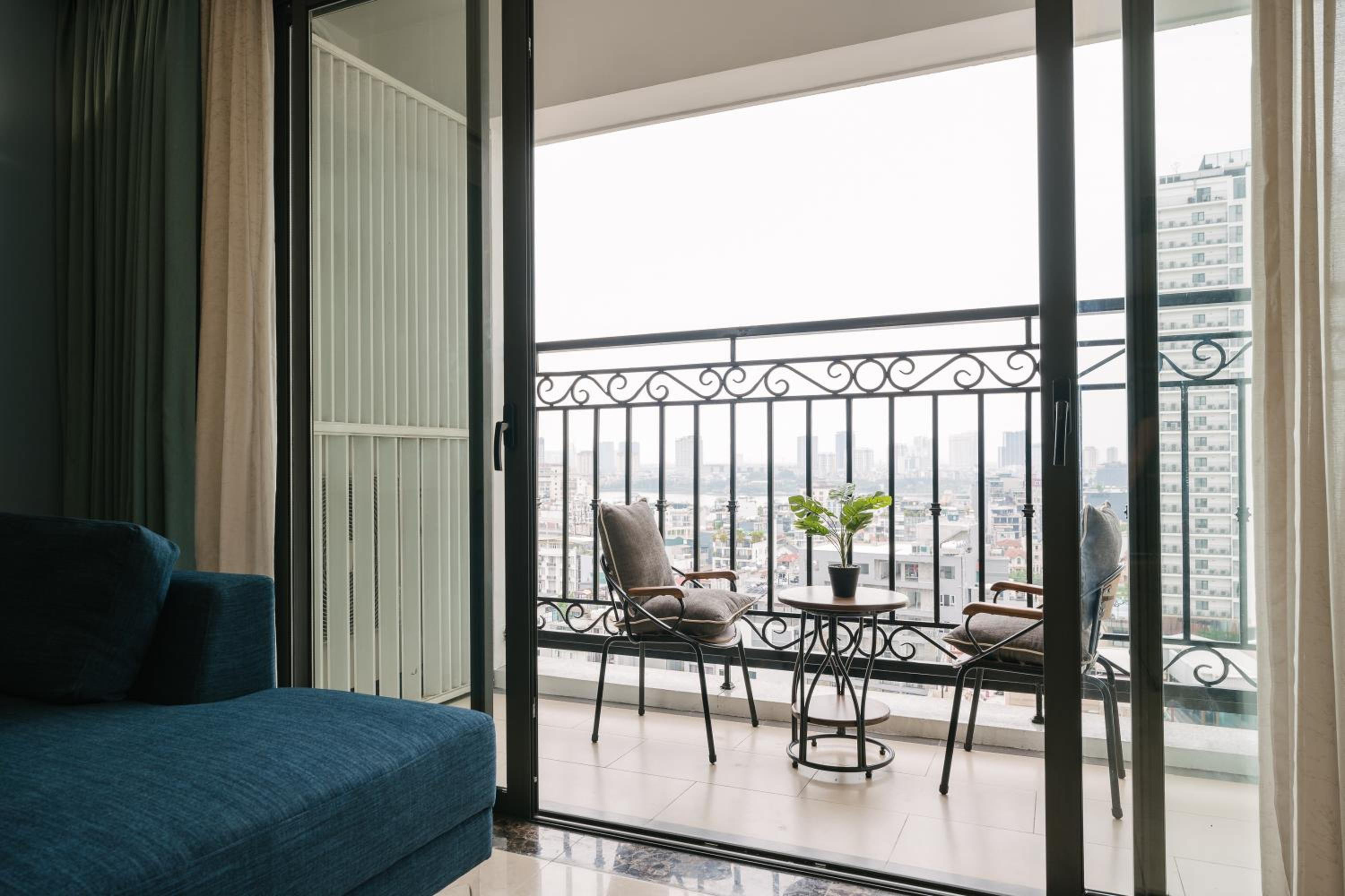 D'Leroi Soleil - Modern Apartment by West Lake