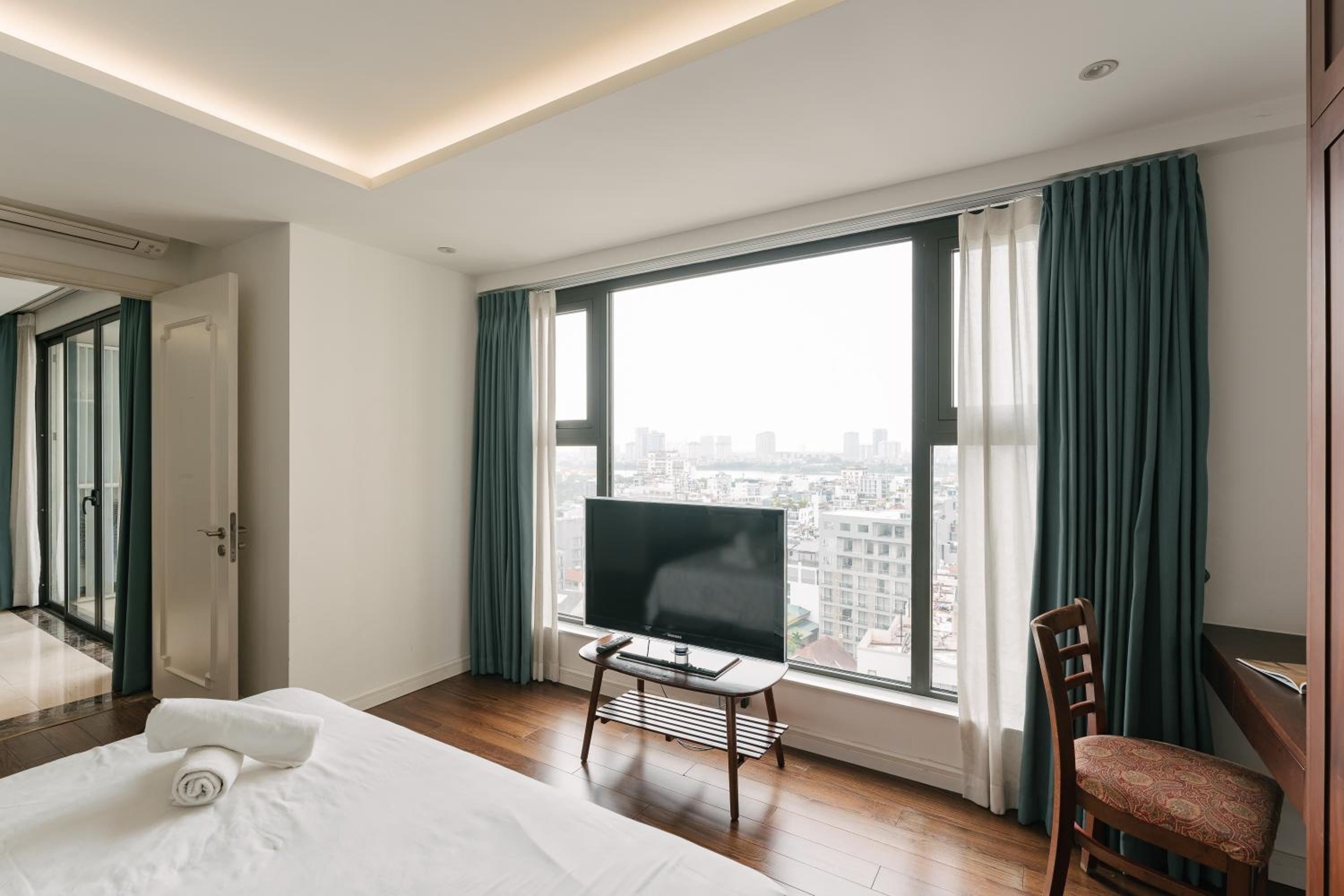 D'Leroi Soleil - Modern Apartment by West Lake