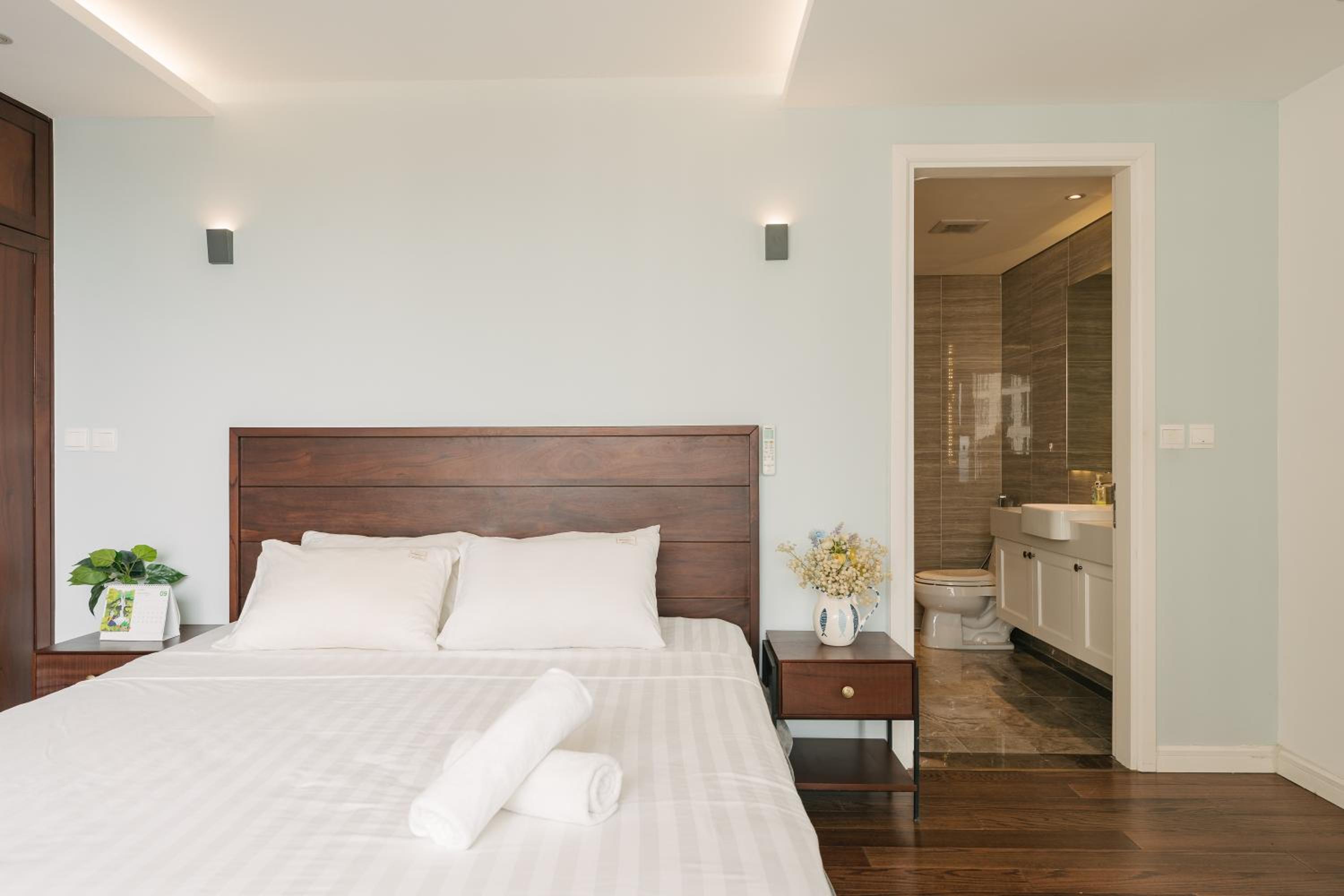 D'Leroi Soleil - Modern Apartment by West Lake