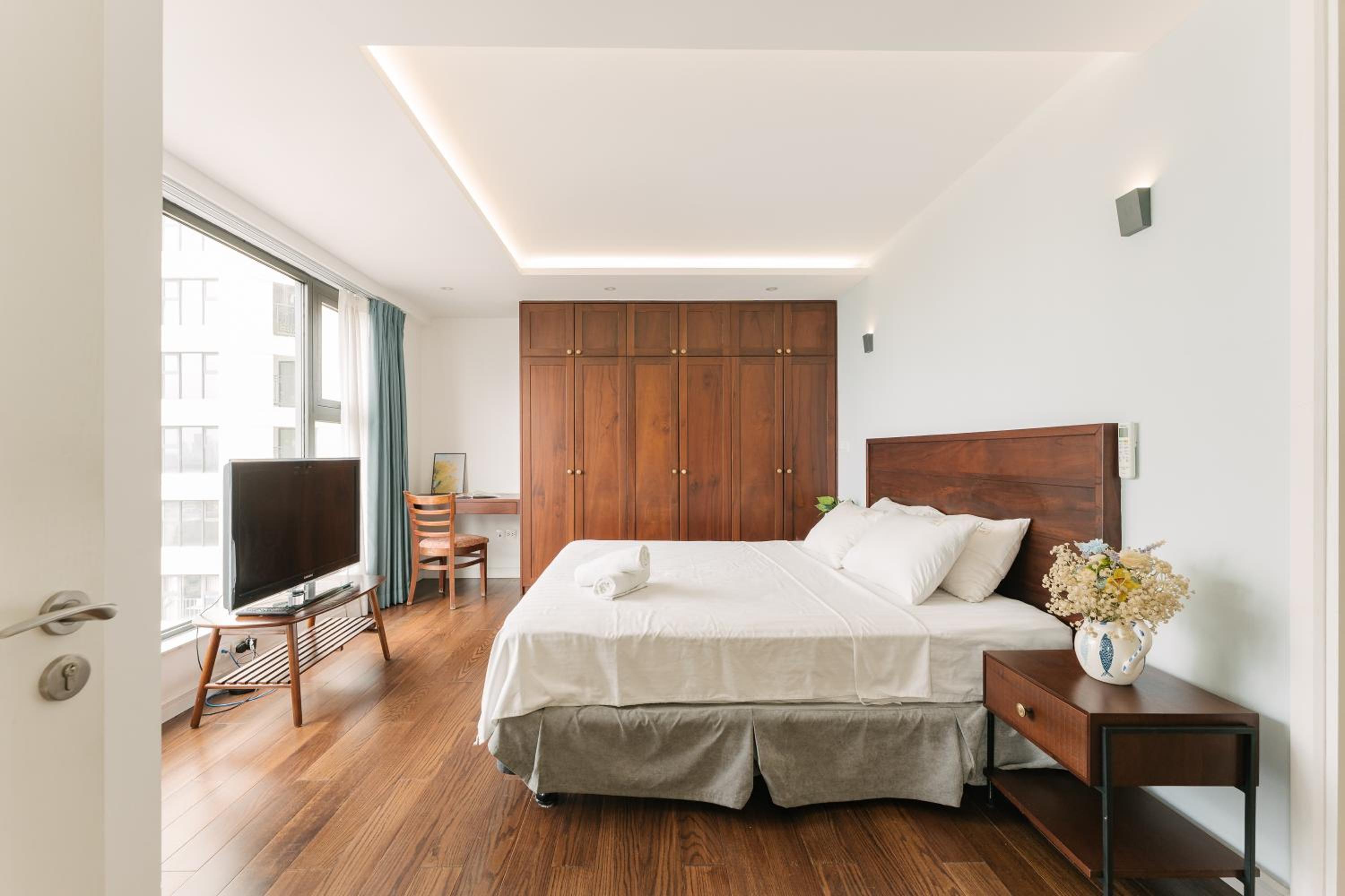 D'Leroi Soleil - Modern Apartment by West Lake
