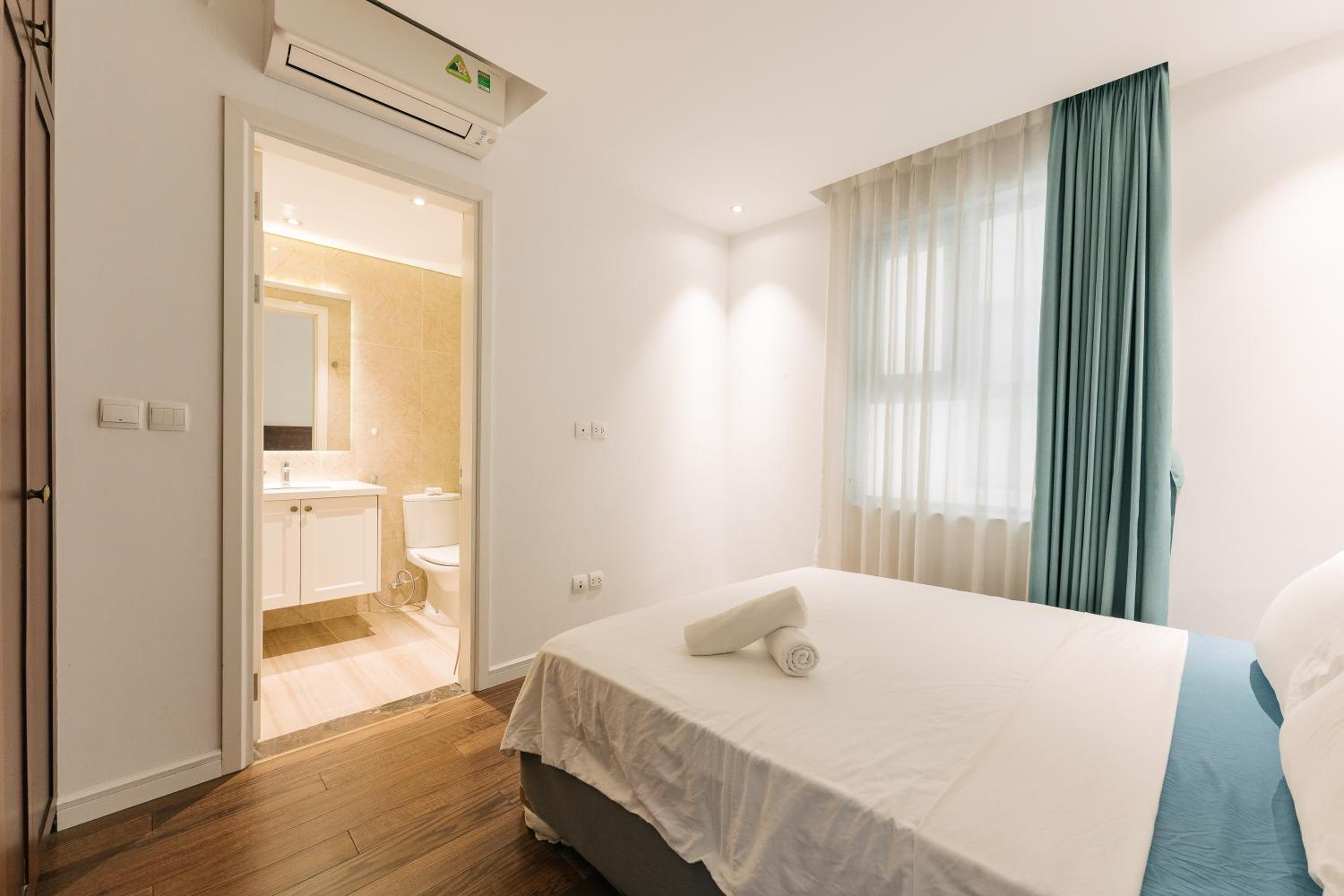 D'Leroi Soleil - Modern Apartment by West Lake