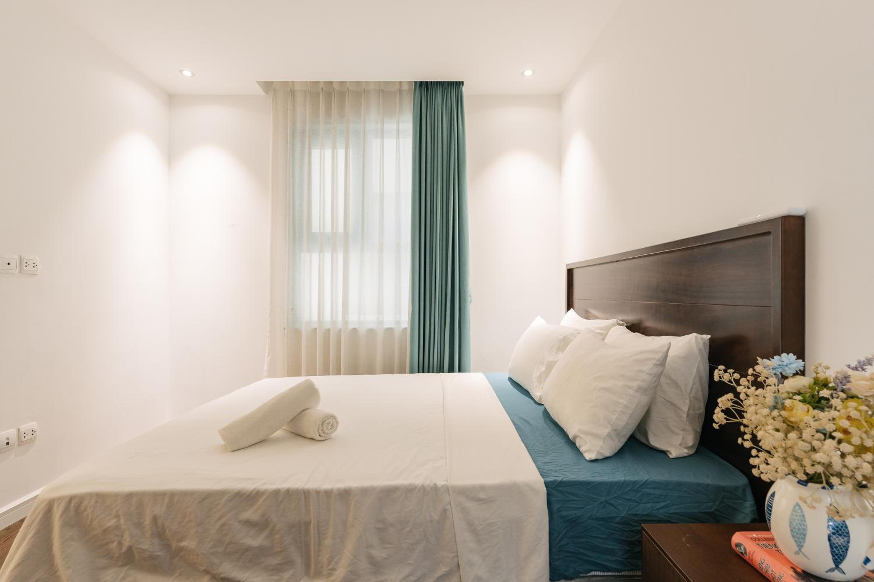 D'Leroi Soleil - Modern Apartment by West Lake
