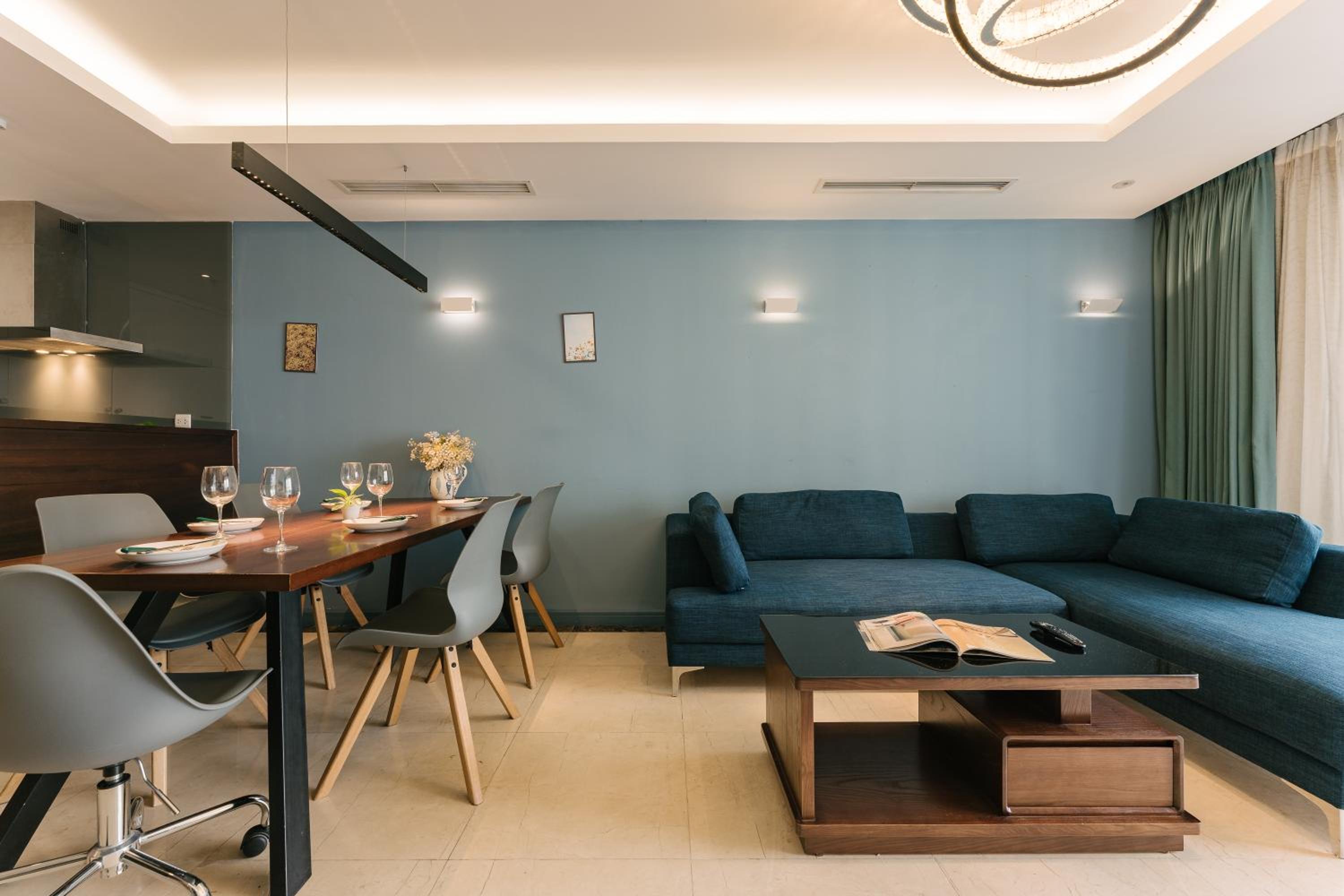 D'Leroi Soleil - Modern Apartment by West Lake