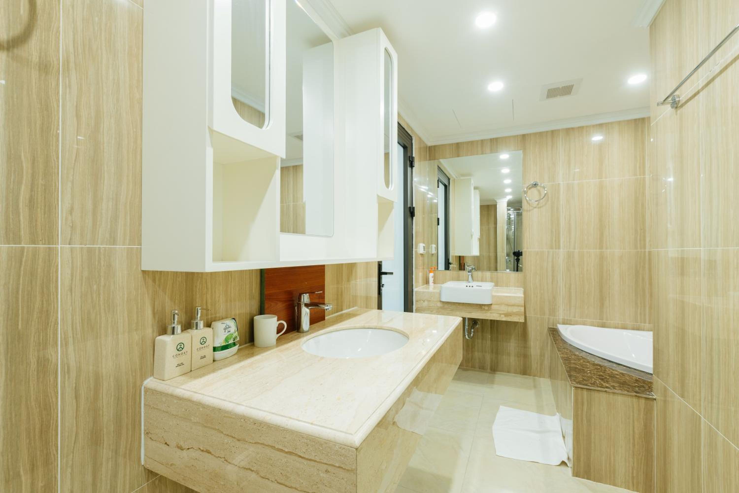 D'Leroi Soleil - Modern Apartment by West Lake
