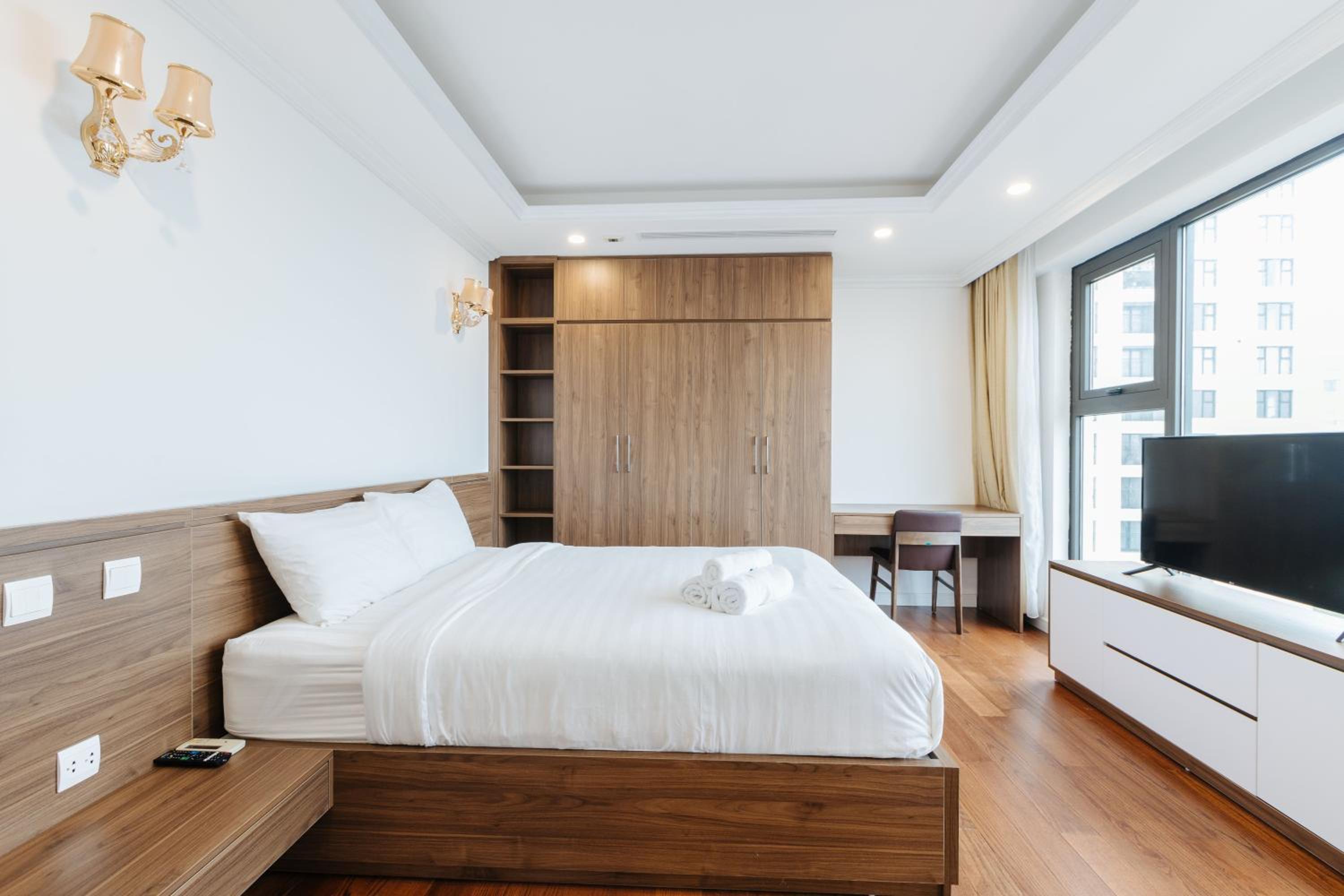 D'Leroi Soleil - Modern Apartment by West Lake