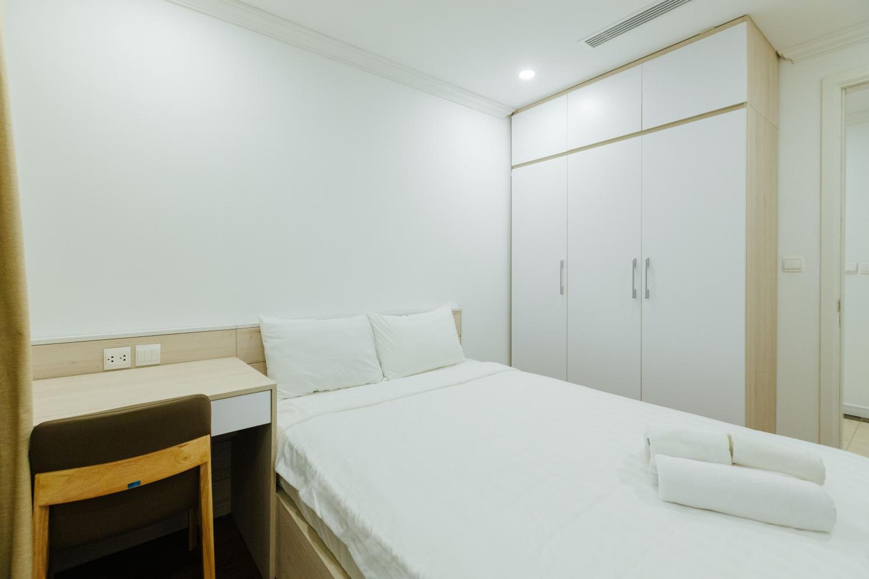 D'Leroi Soleil - Modern Apartment by West Lake