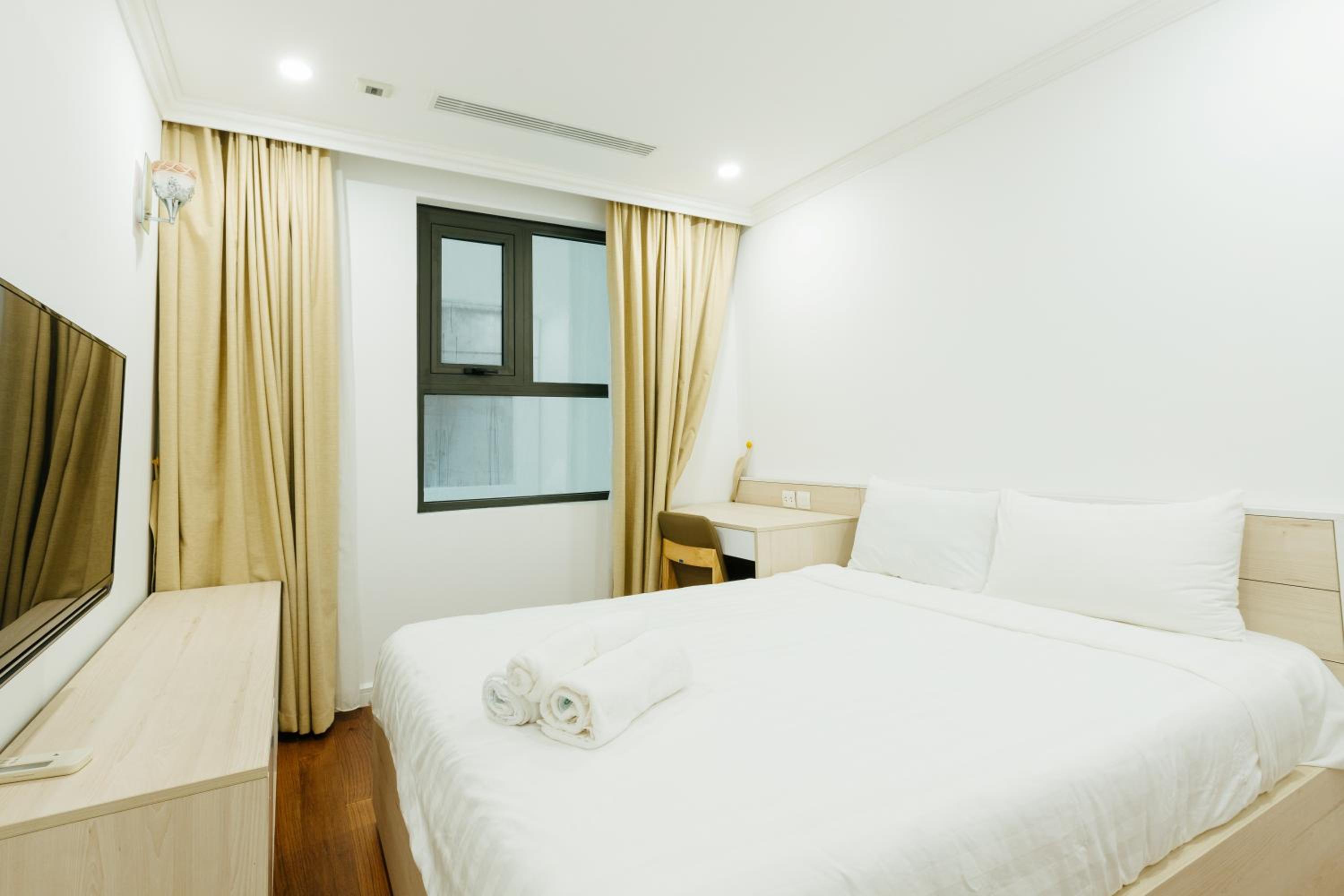 D'Leroi Soleil - Modern Apartment by West Lake