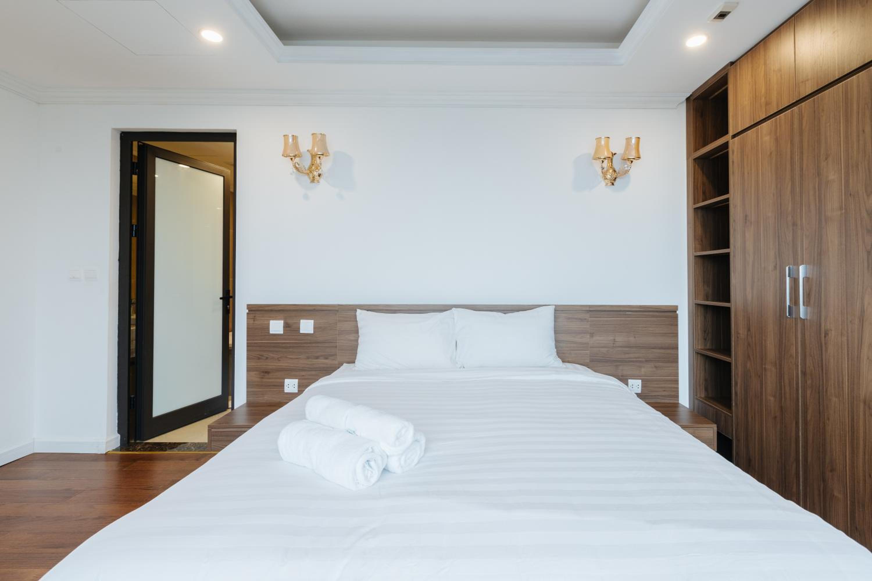 D'Leroi Soleil - Modern Apartment by West Lake