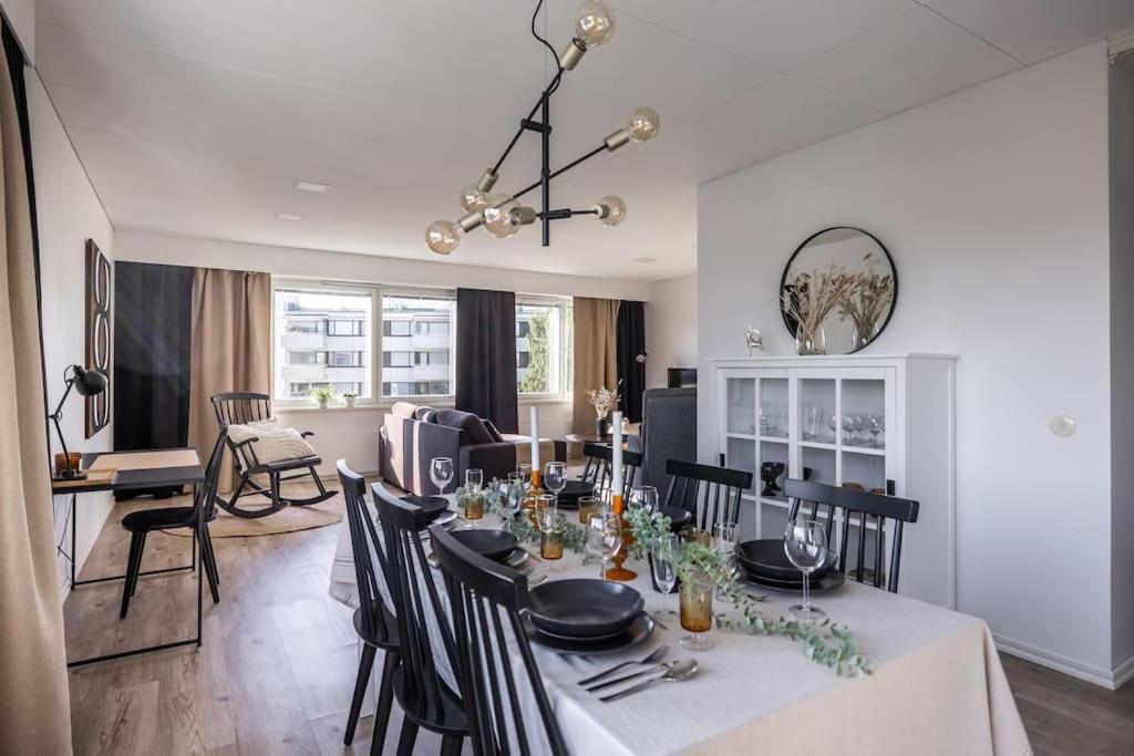 Arctic Haven City Suite