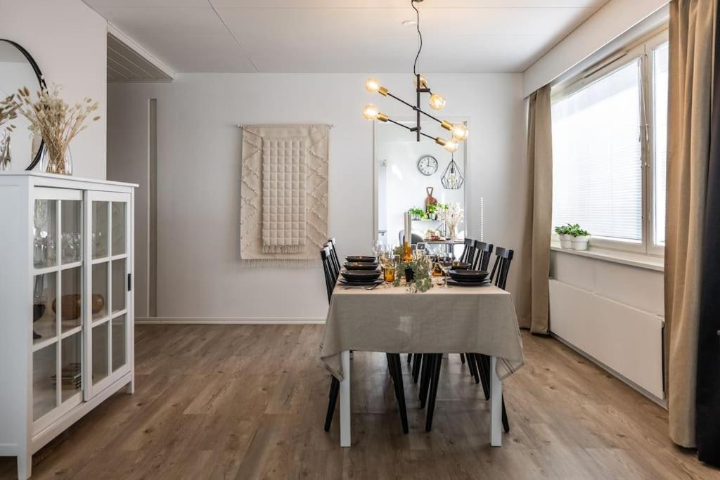 Arctic Haven City Suite