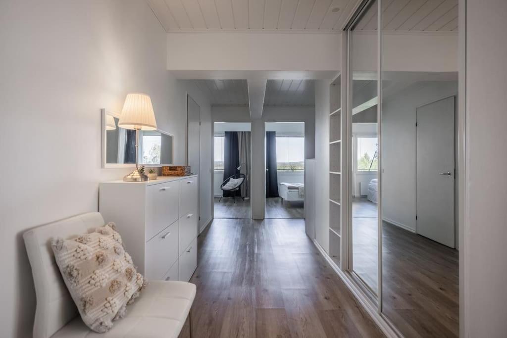 Arctic Haven City Suite
