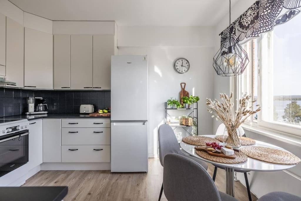 Arctic Haven City Suite