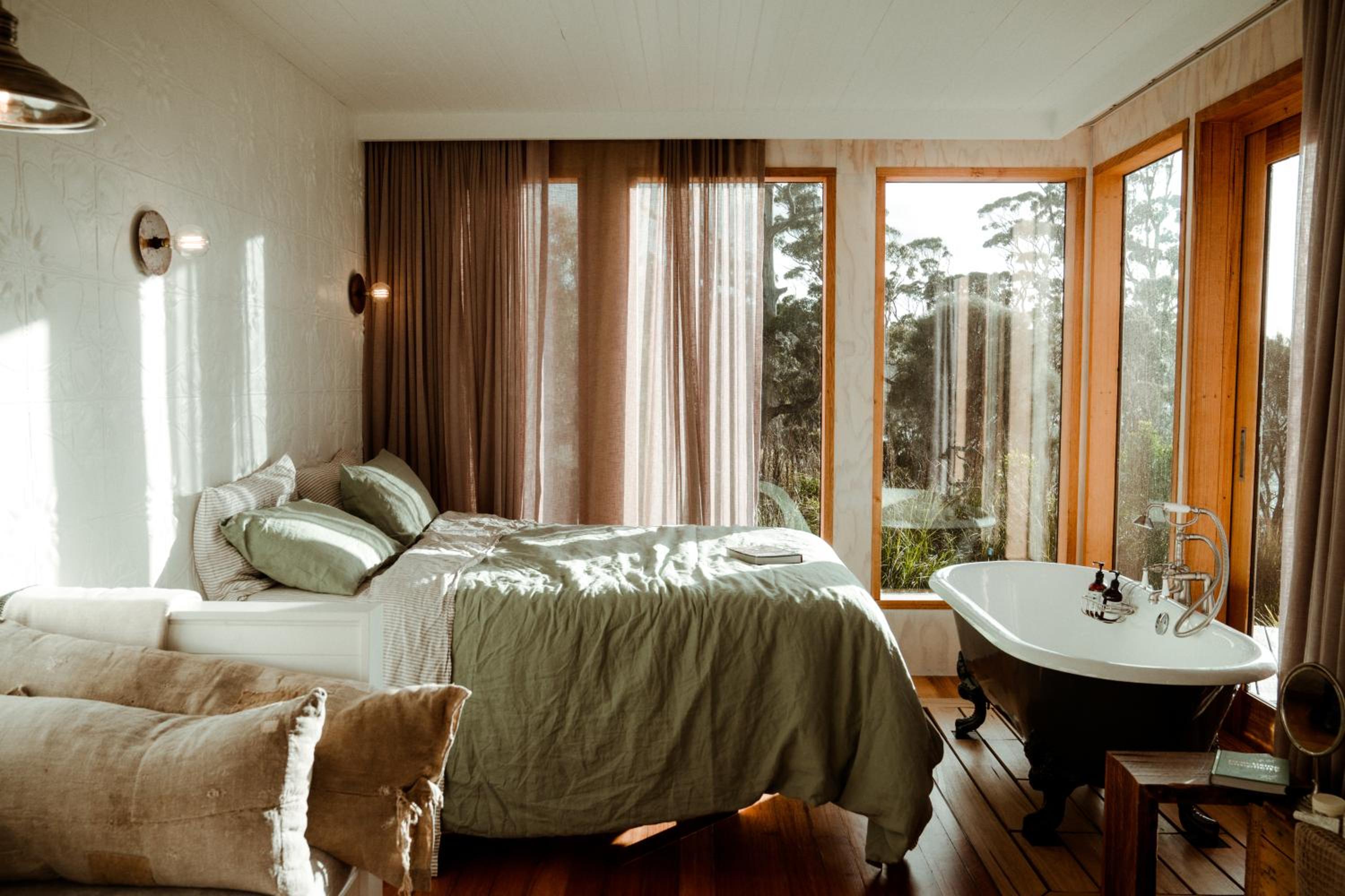 The Hide private Waterfront on Beautiful Bruny