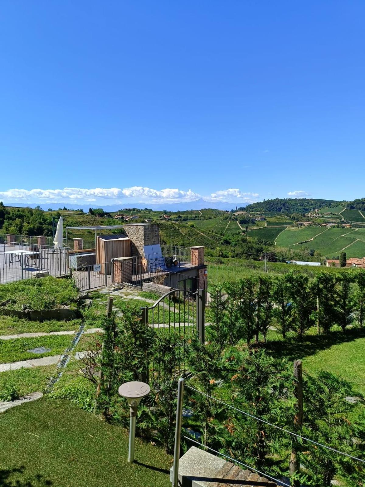 Casa Safranum con mini piscina privata e giardino vista Langhe view 4