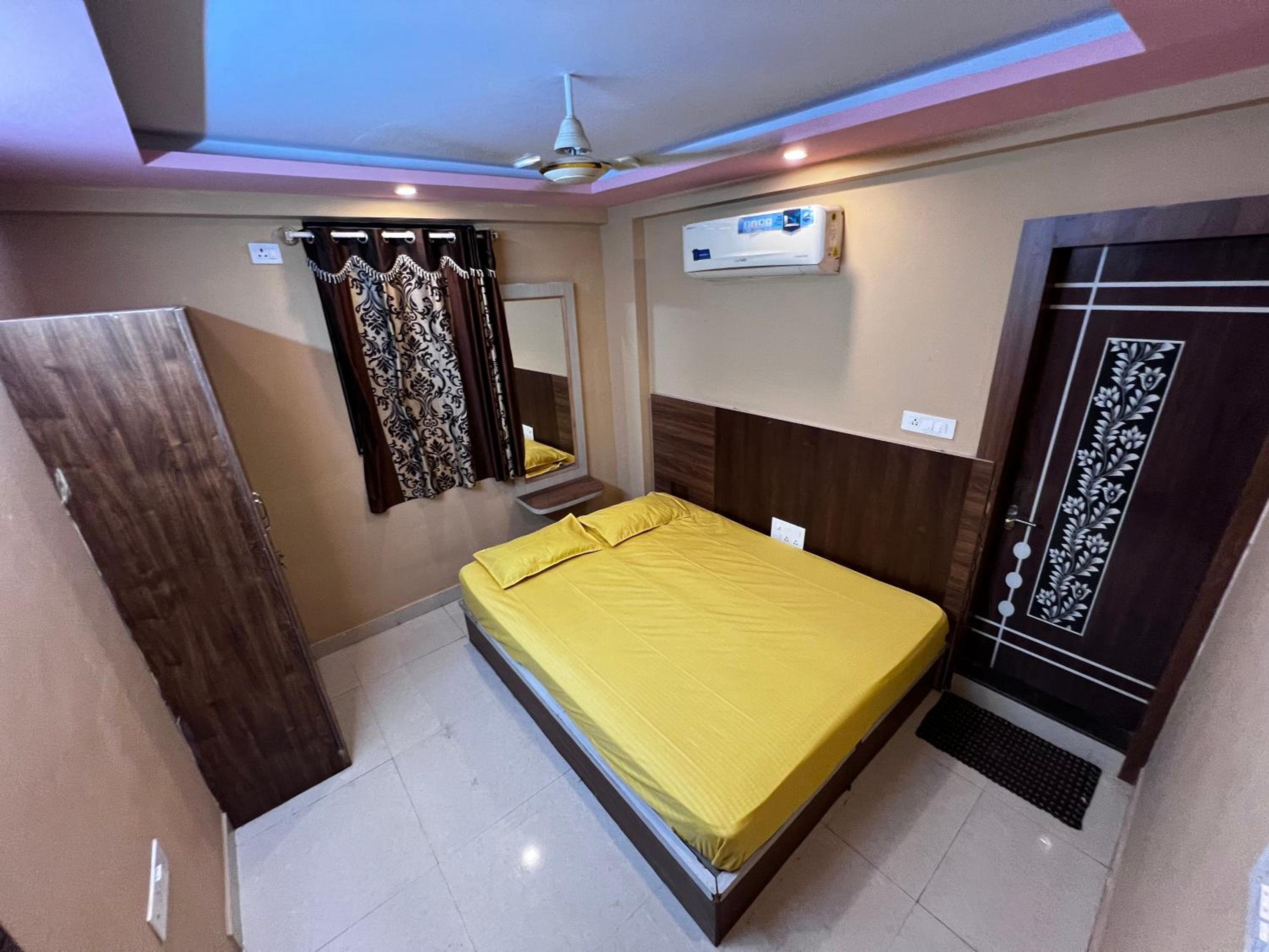 FRIENDS Girl Hostel