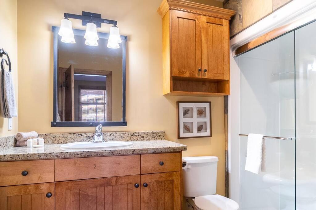 Luxury Aspens 2 Bdrm Condo with Amazing ski in and out