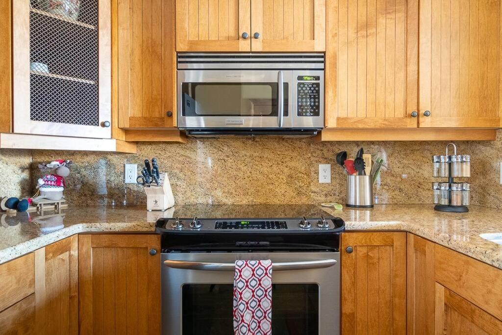 Luxury Aspens 2 Bdrm Condo with Amazing ski in and out