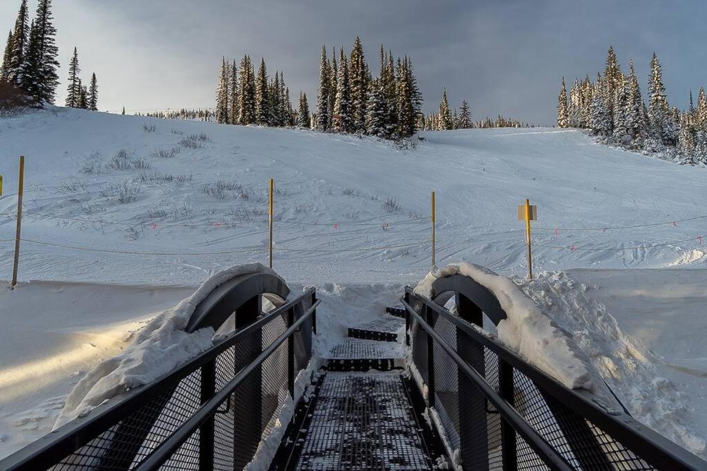 Luxury Aspens 2 Bdrm Condo with Amazing ski in and out