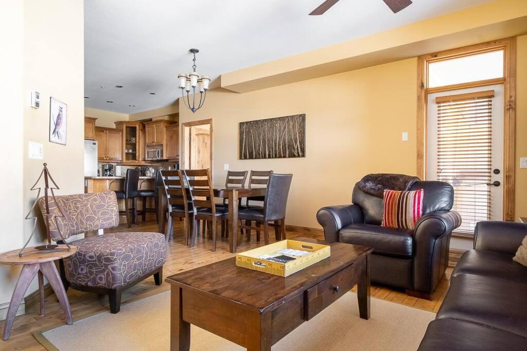 Luxury Aspens 2 Bdrm Condo with Amazing ski in and out