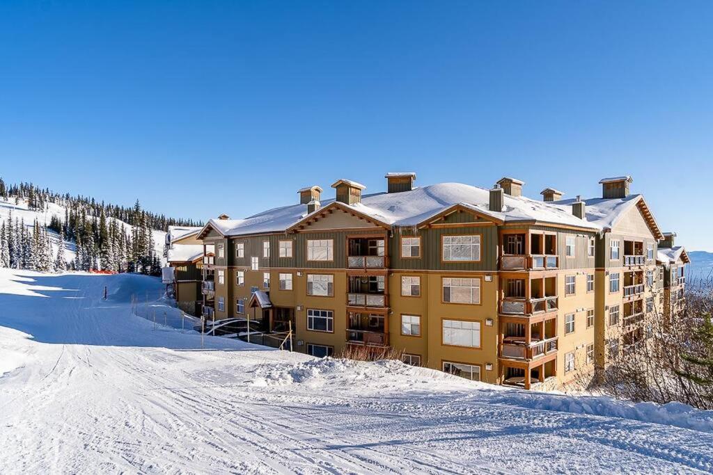 Luxury Aspens 2 Bdrm Condo with Amazing ski in and out