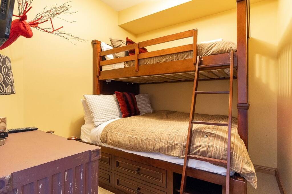 Luxury Aspens 2 Bdrm Condo with Amazing ski in and out