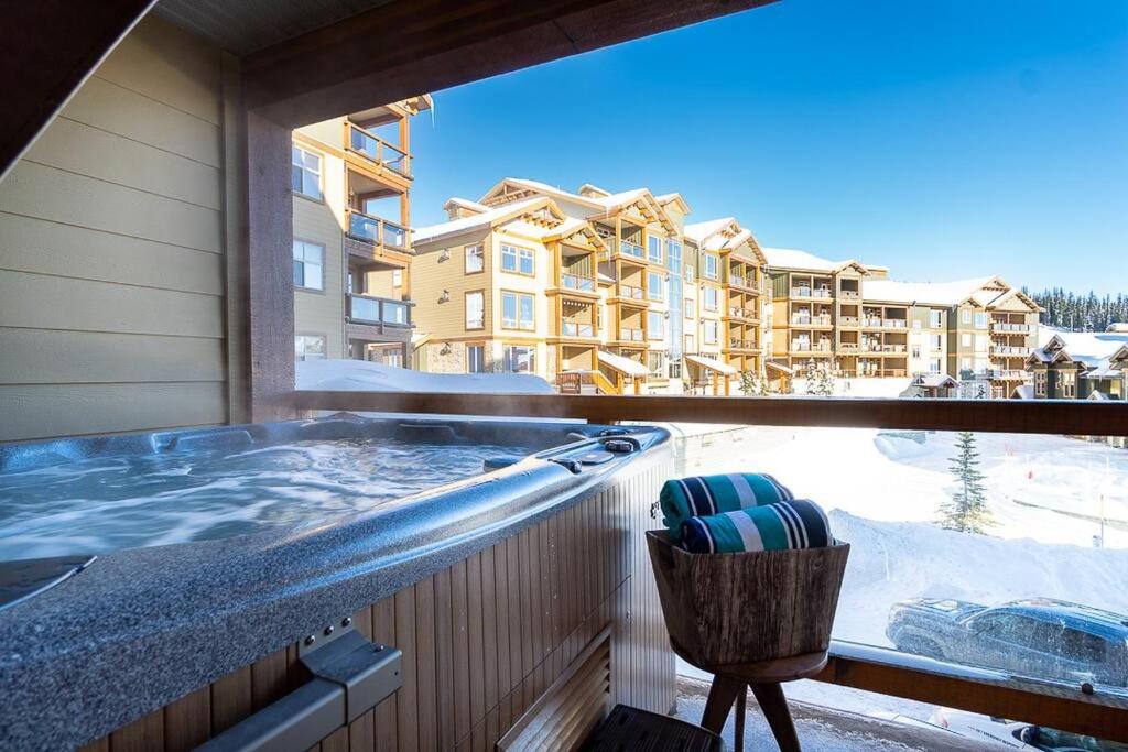 Luxury Aspens 2 Bdrm Condo with Amazing ski in and out