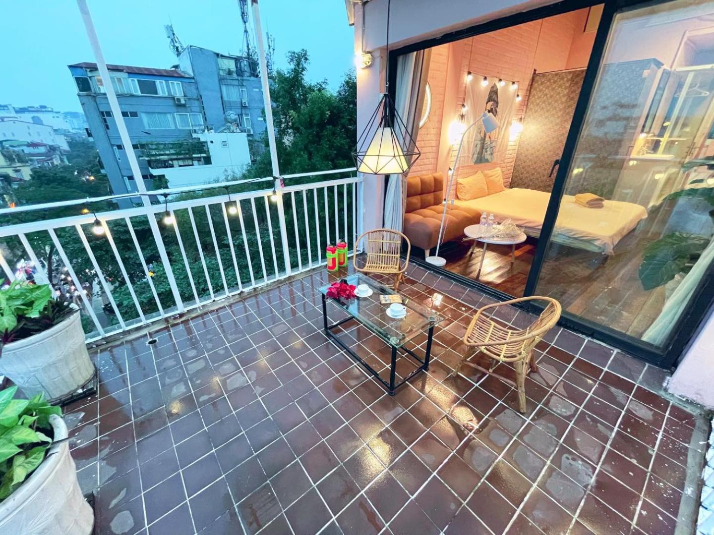 May - AMAYZING SKY VIEW HB