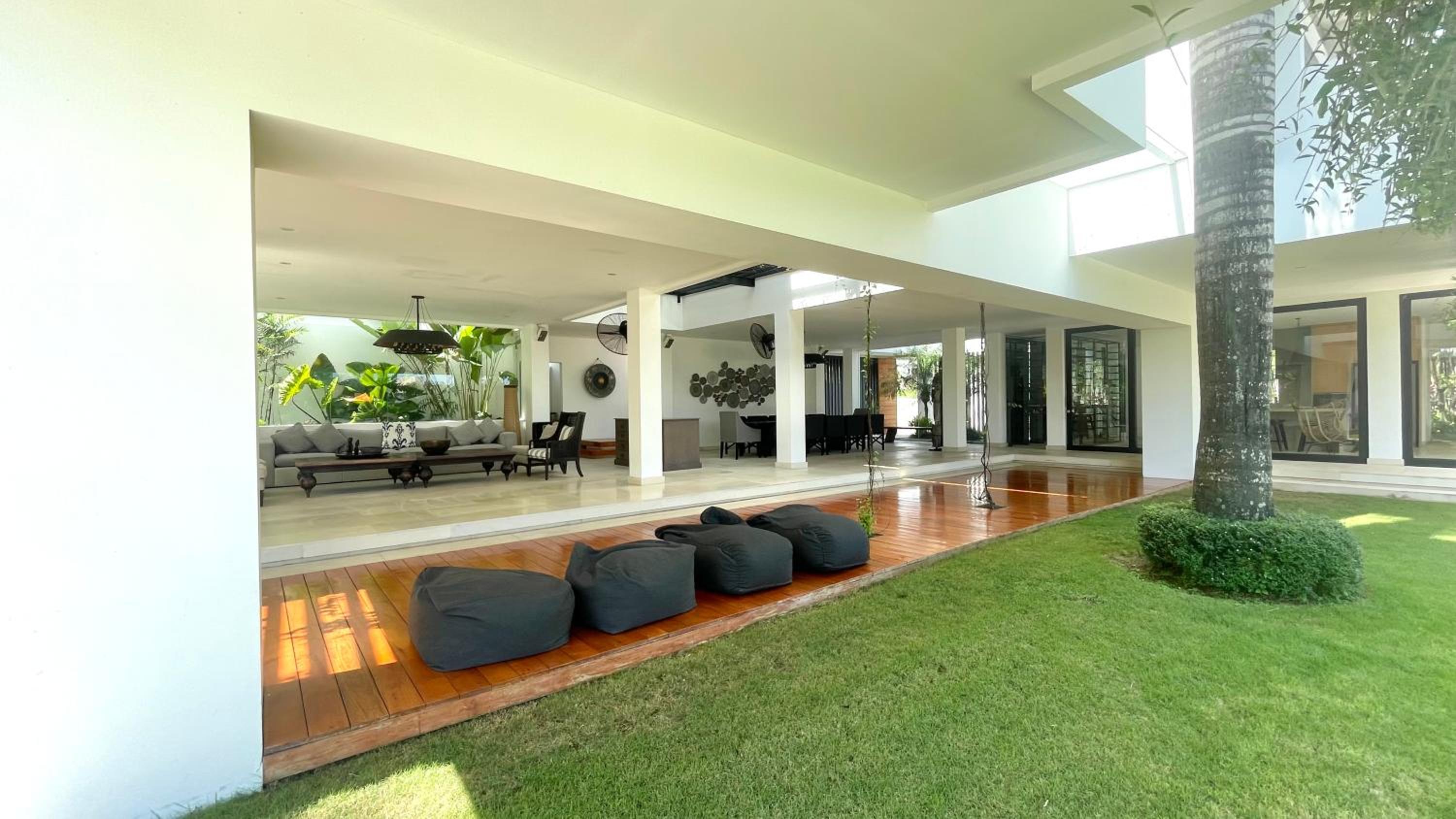 Luxury 5BR Canggu Villa with Private Pool, Rice Fields View & Beach Nearby - The Palm House
