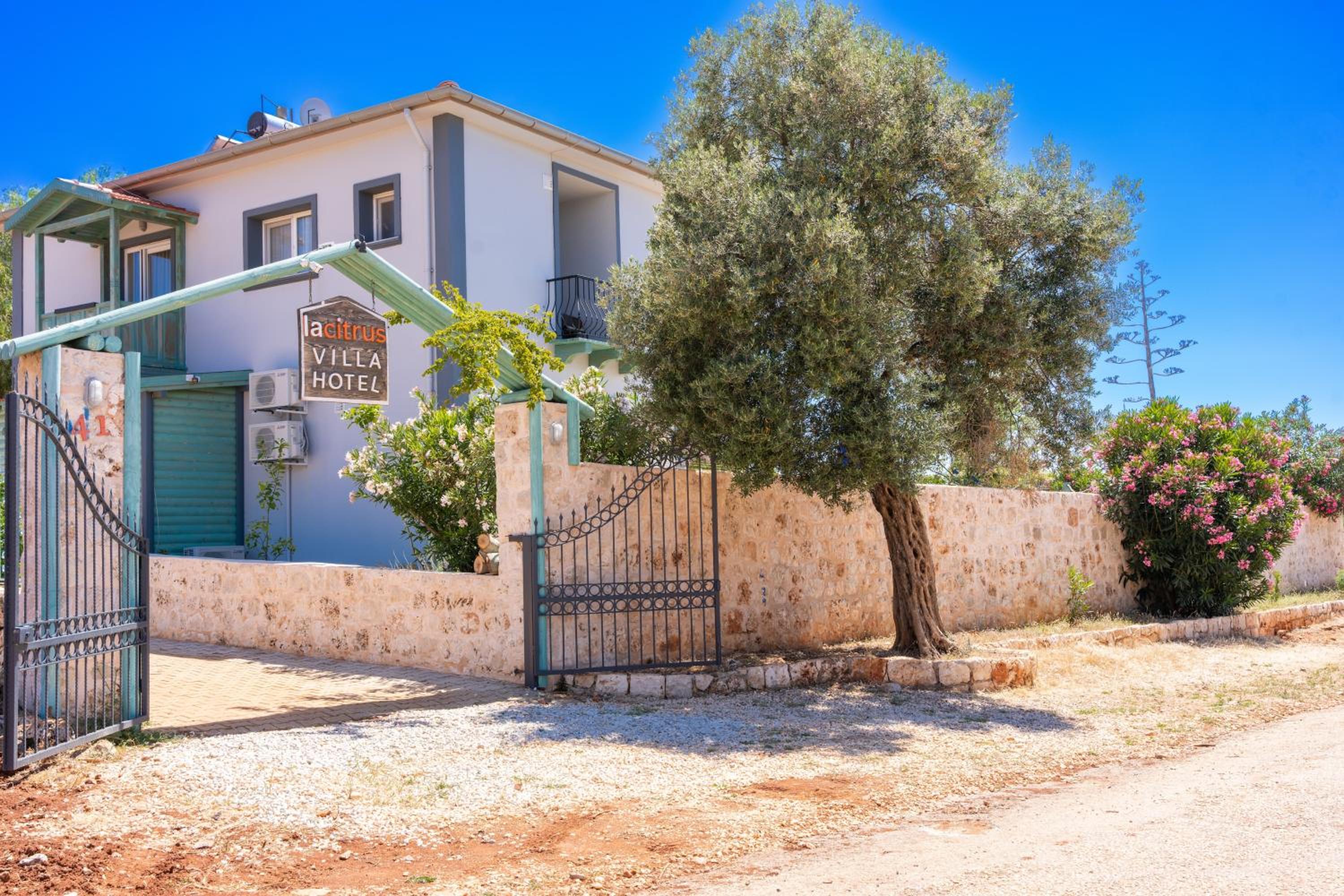 Hotel LaCitrus Villa & Hotel - Image 1