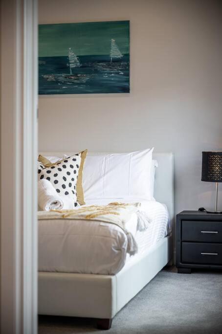 Family Fairyland 4 BRM 3 BATH near Chadstone SC