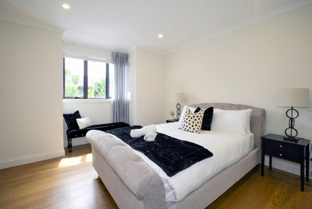 Family Fairyland 4 BRM 3 BATH near Chadstone SC