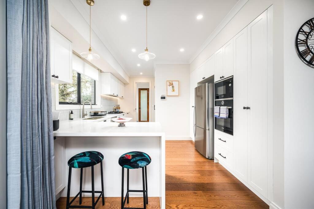 Family Fairyland 4 BRM 3 BATH near Chadstone SC