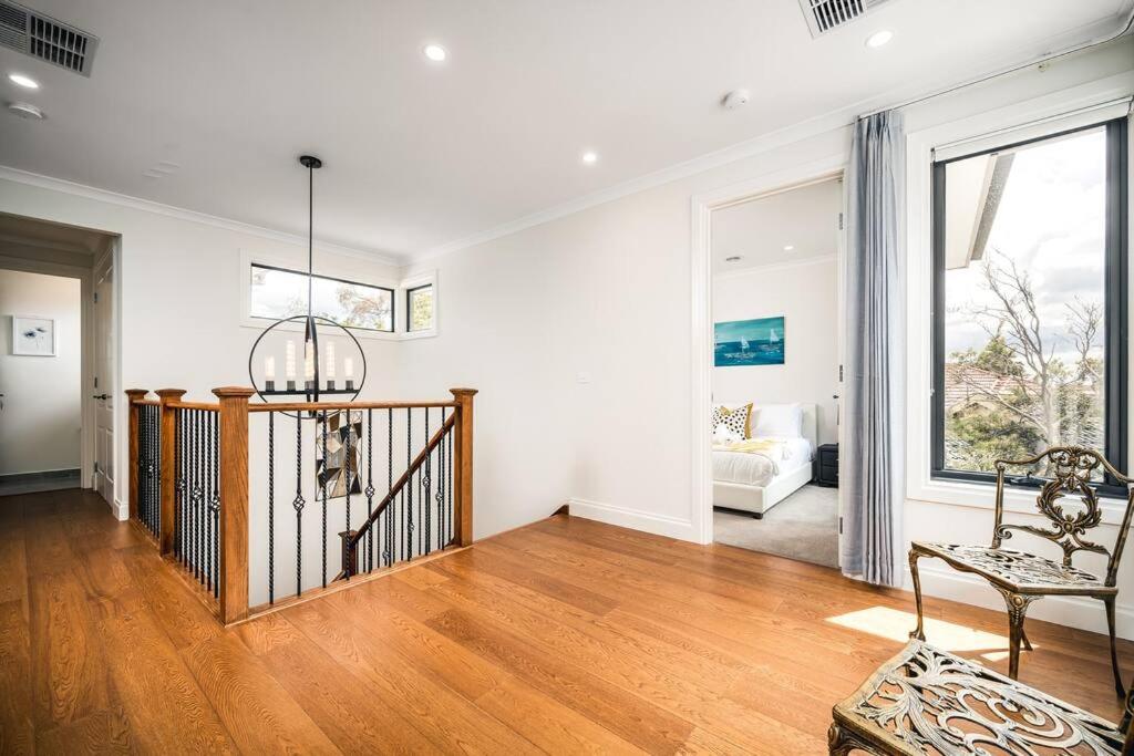 Family Fairyland 4 BRM 3 BATH near Chadstone SC