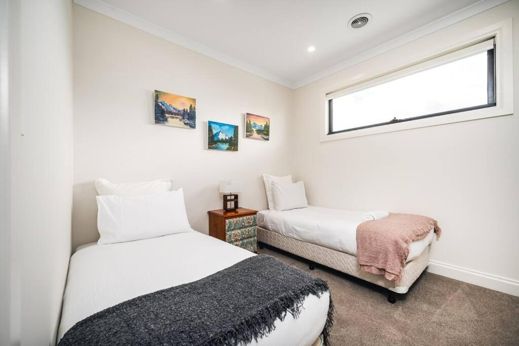 Family Fairyland 4 BRM 3 BATH near Chadstone SC