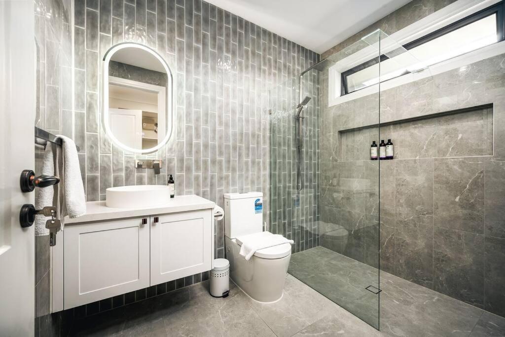 Family Fairyland 4 BRM 3 BATH near Chadstone SC