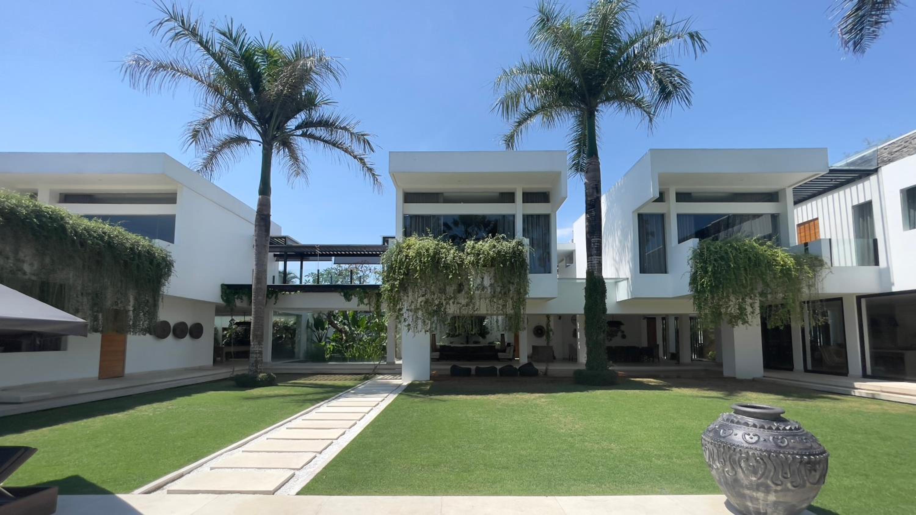 Luxury 5BR Canggu Villa with Private Pool, Rice Fields View & Beach Nearby - The Palm House