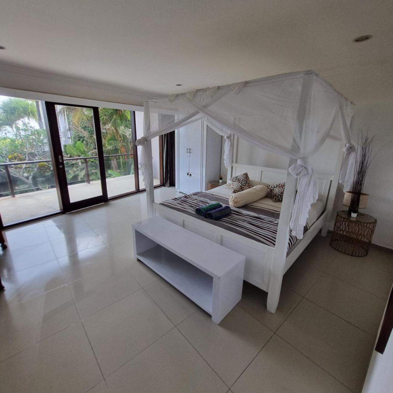 2 bedrooms villa with ocean views Balian Beach