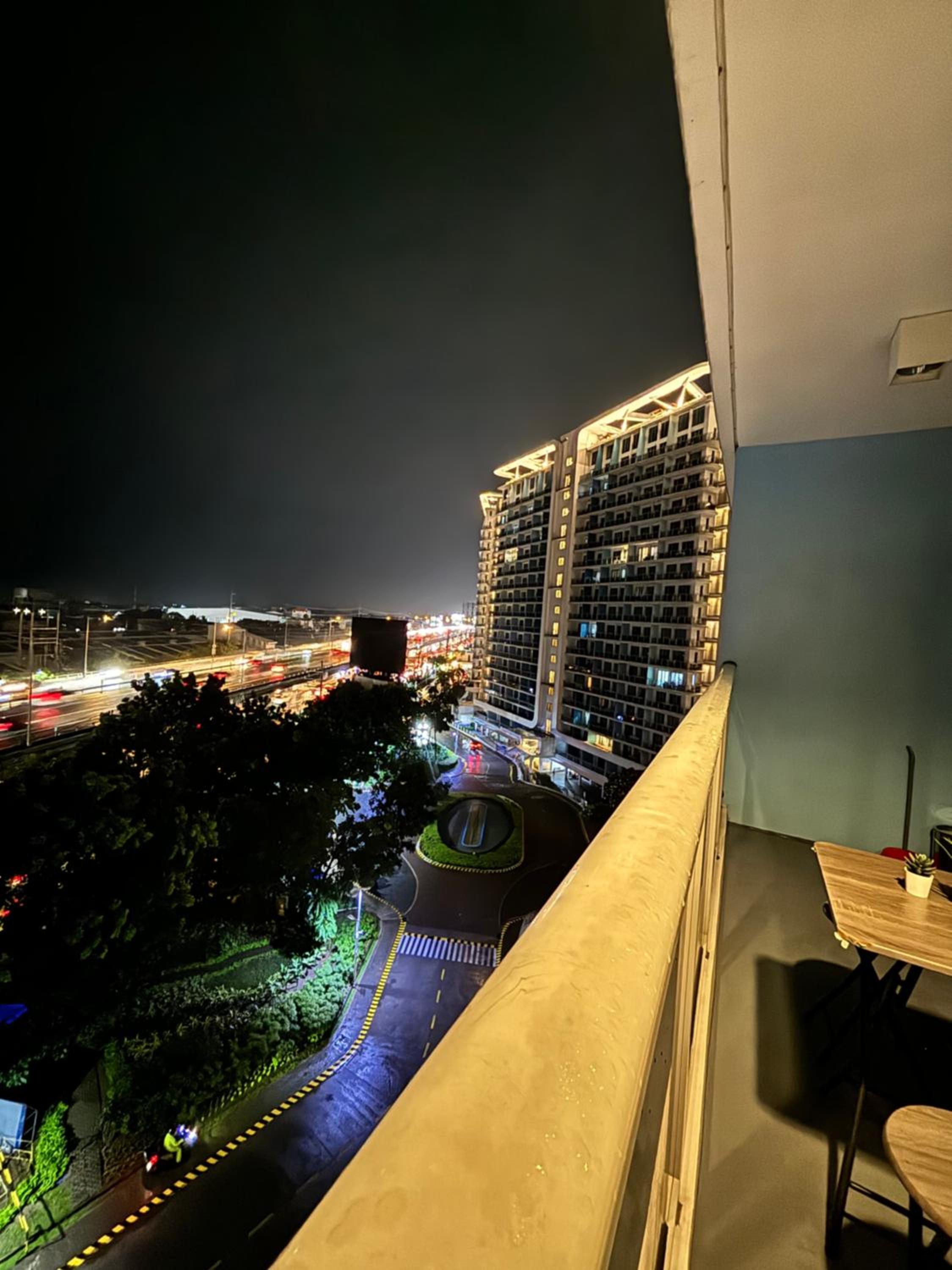 Azure Staycation by JB - 2Bedroom Unit photo 4