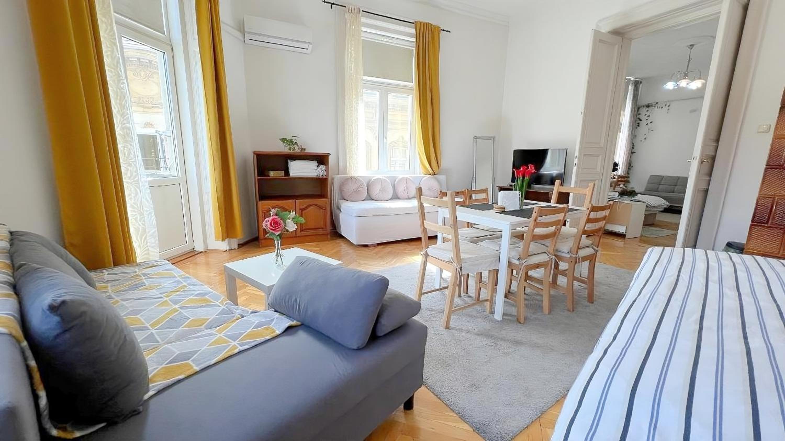 Central Panorama Balcony ,2AC,2BR Renovated view 4