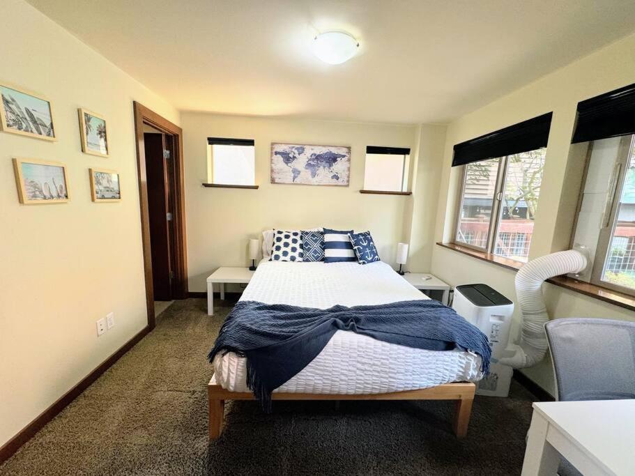Townhouse West Seattle Abode! view 5