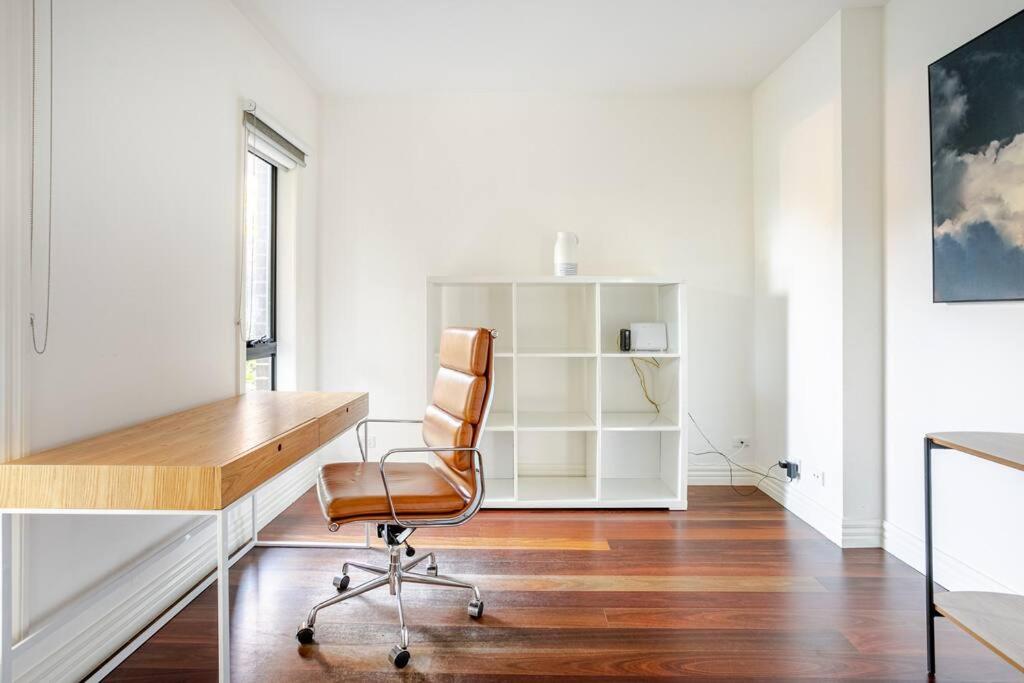 Peaceful and Spacious Modern Chadstone Home